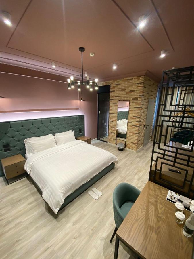 Ardenica Boutique Hotel Lushnjë Exteriör bild
